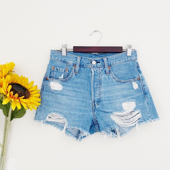 NEW Levi’s 501 High Rise Distress Shorts - Picture 2 of 11